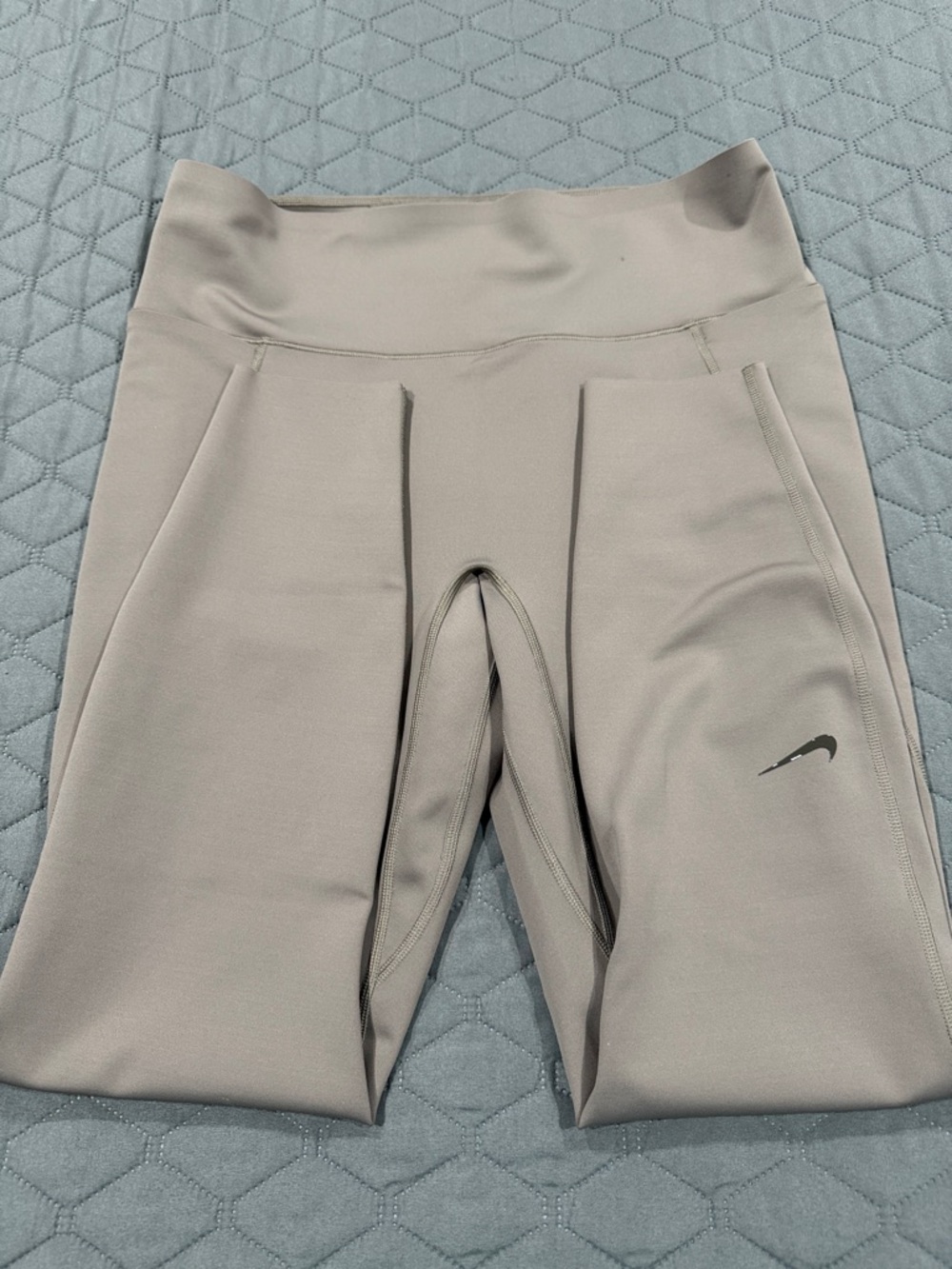 Nike Light Gray High-Rise Pocket Workout Leggings